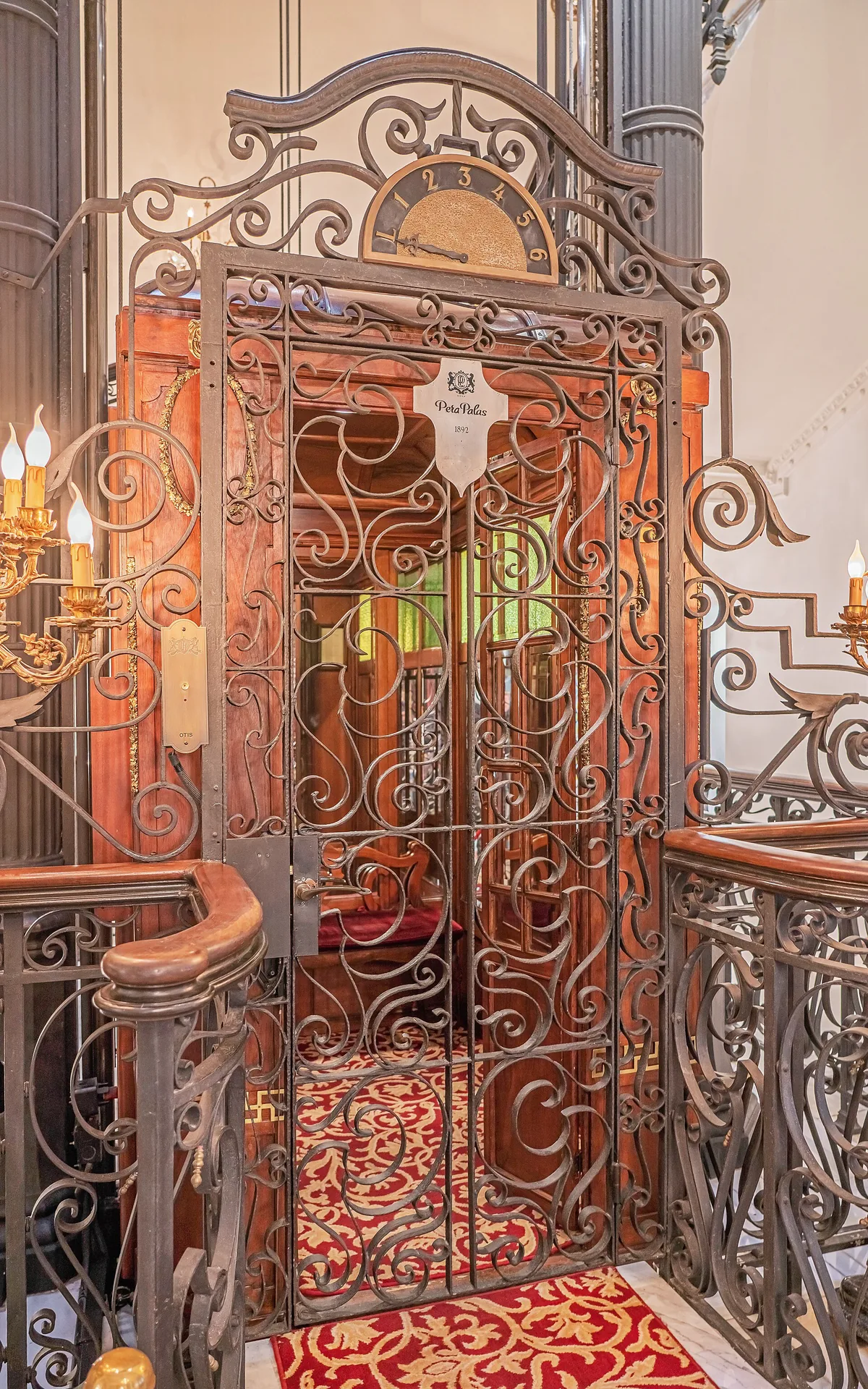 Historischer Aufzug im Pera Palace Hotel