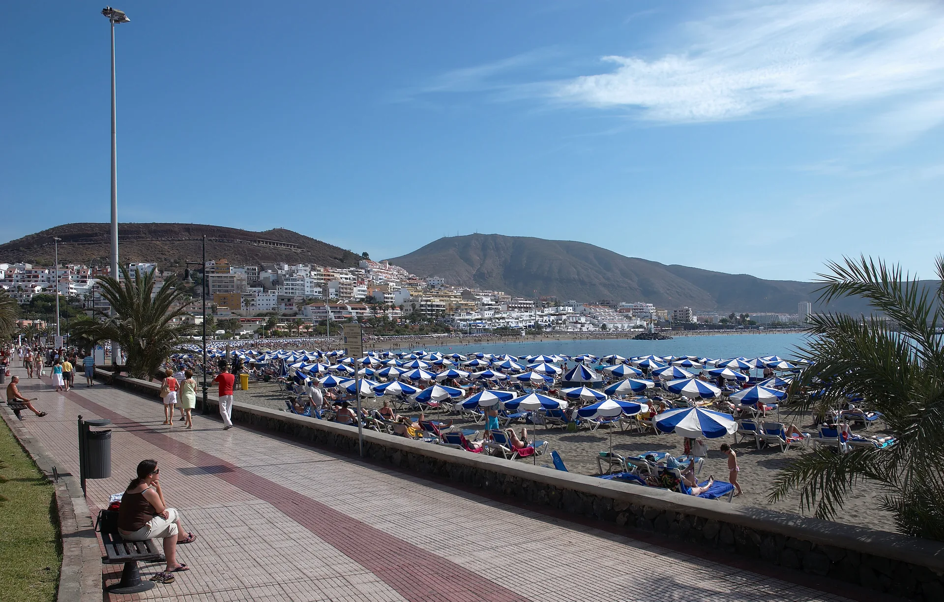 Los Cristianos: Kostenloser Folk-Markt jeden Donnerstag