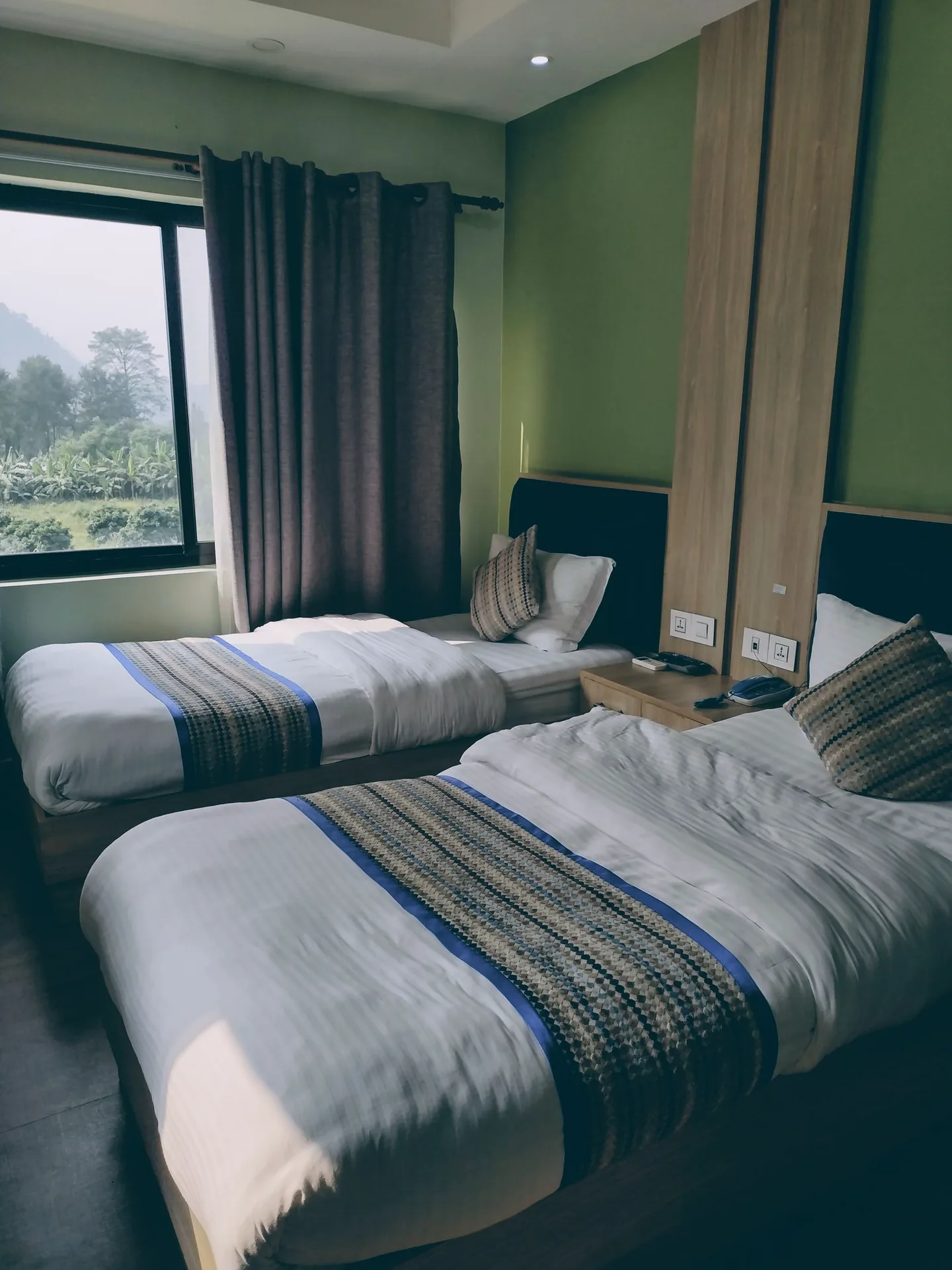 Hotelzimmer mit zwei getrennten Betten