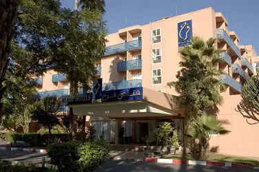 Golden Tulip Farah
