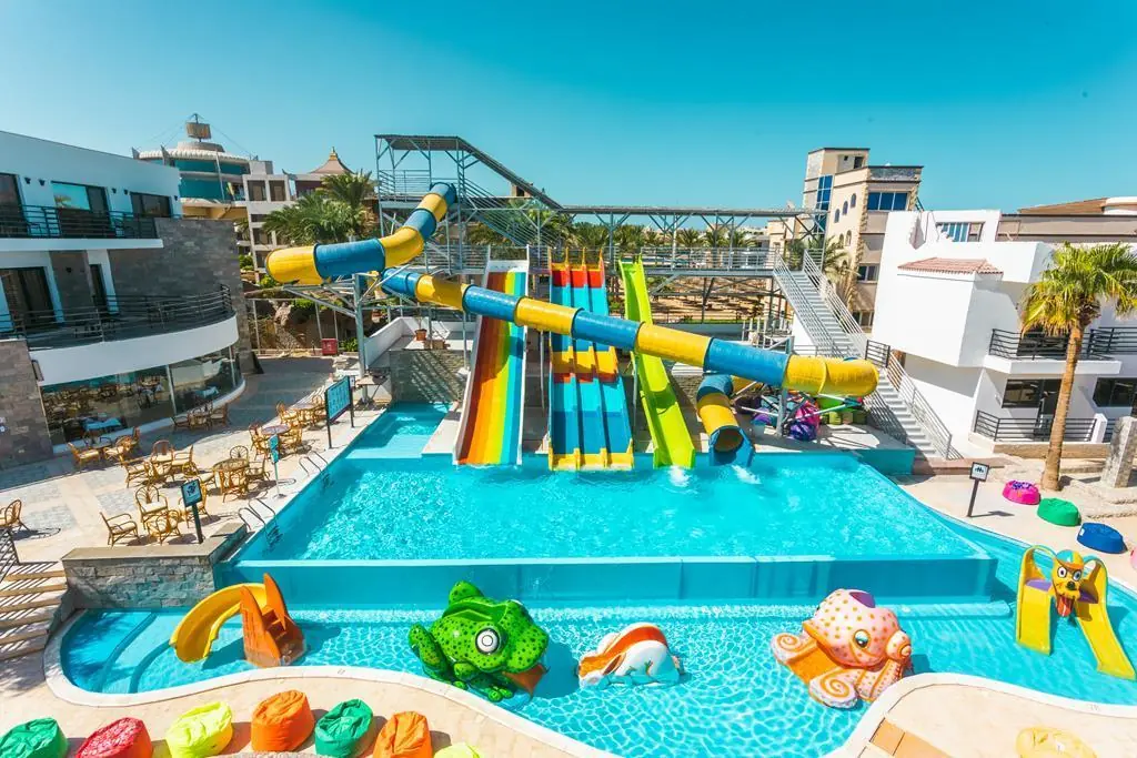 La Rosa Waves Resort